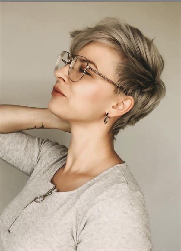 Chic short pixie hairstyle design