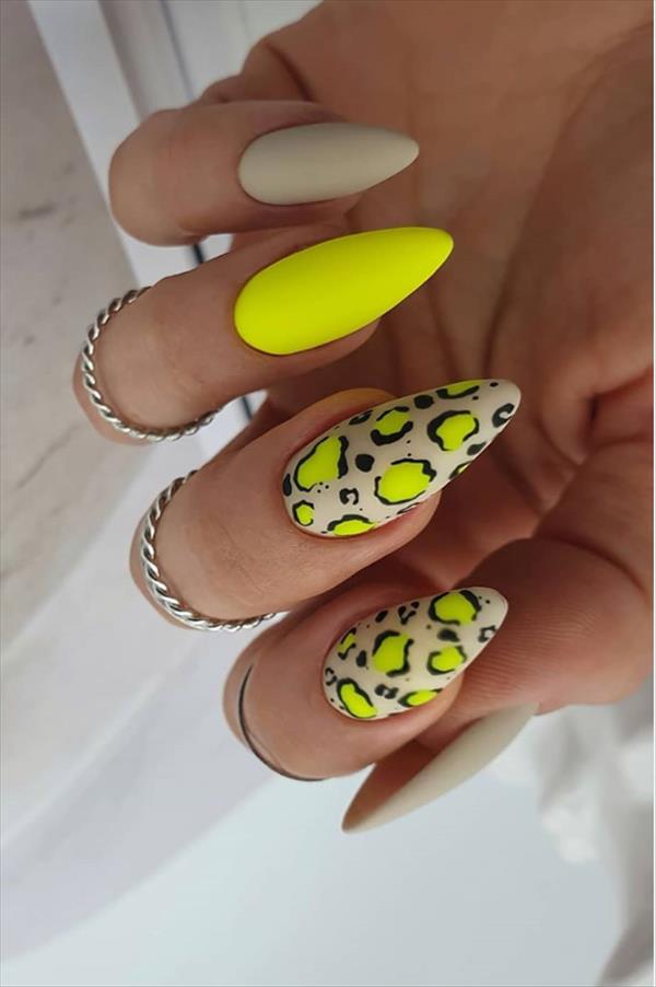 33 Charming long almond nails design to make much fun for your life
