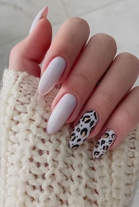 Trendy short almond nails design for creative summer nails 2020 ...