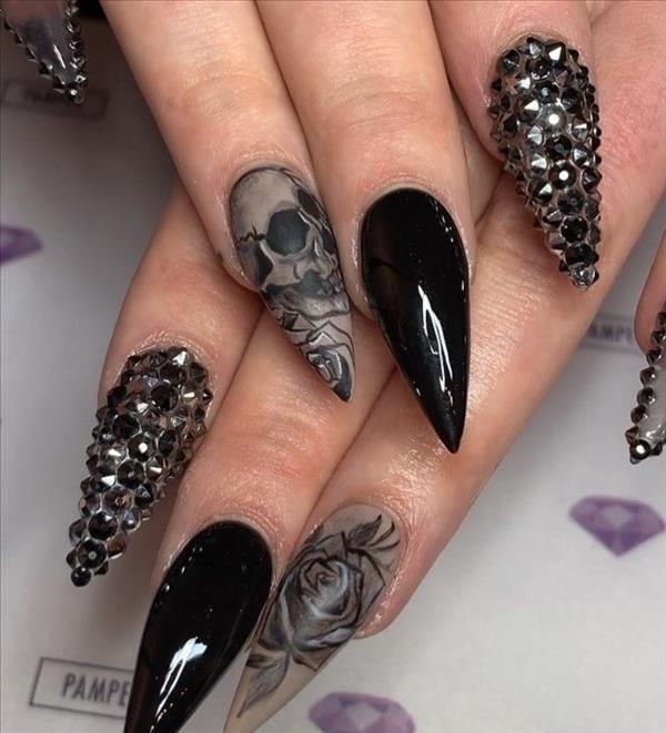 30+ Halloween nails: Spooky Halloween skull nails art design ideas ...