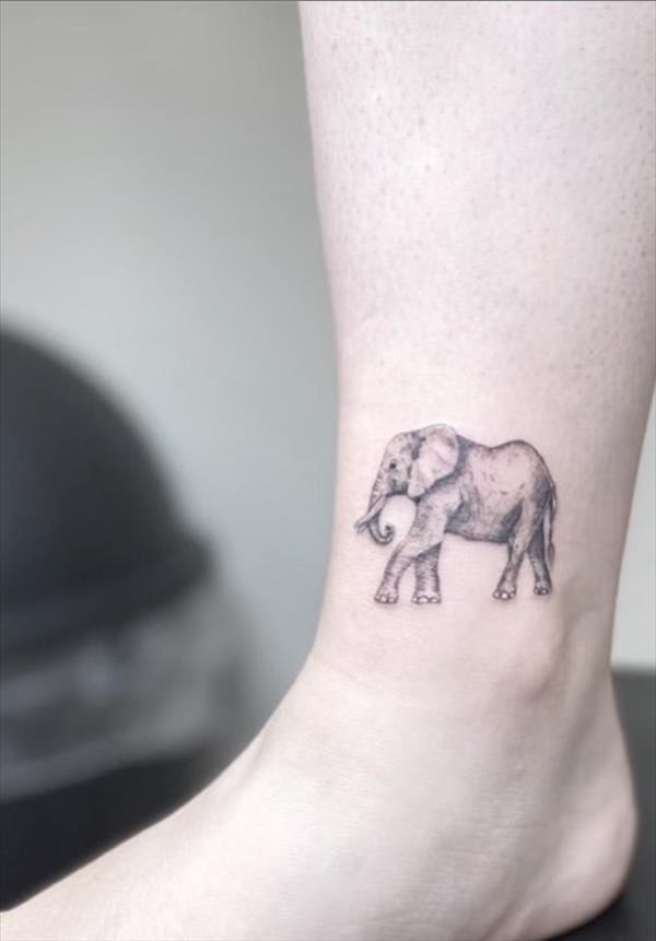 Tattoo design | Charming small foot tattoo design for stylish woman ...