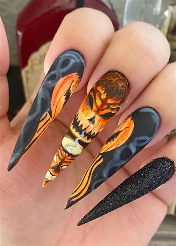 30+ Halloween nails: Spooky Halloween skull nails art design ideas ...