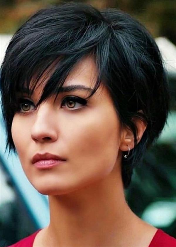 Short haircut for fine hair: a stylish woman must try this Summer ...