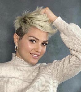 Short haircut for fine hair: a stylish woman must try this Summer ...