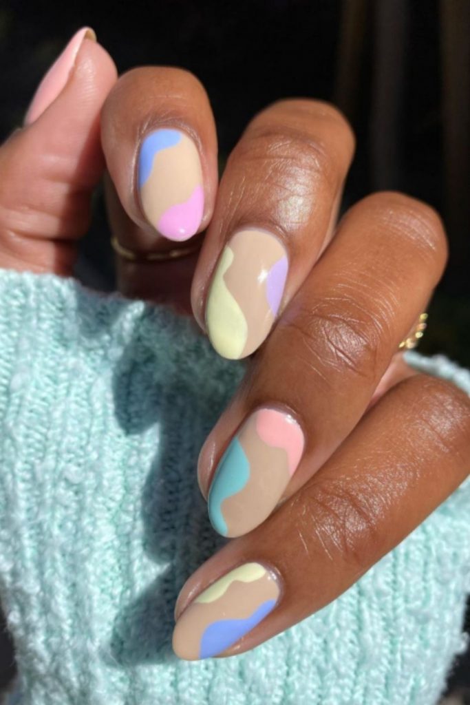 Awesome pastel nails with short almond-shaped nails to spice up your look!
