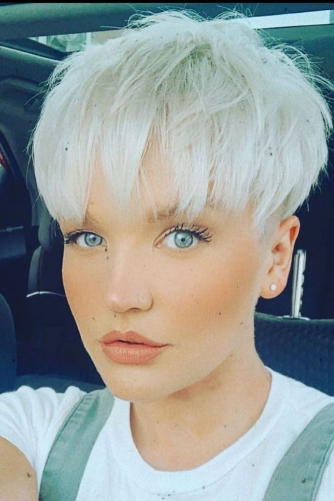 Best short haircut ideas for fine hair to try 2021!