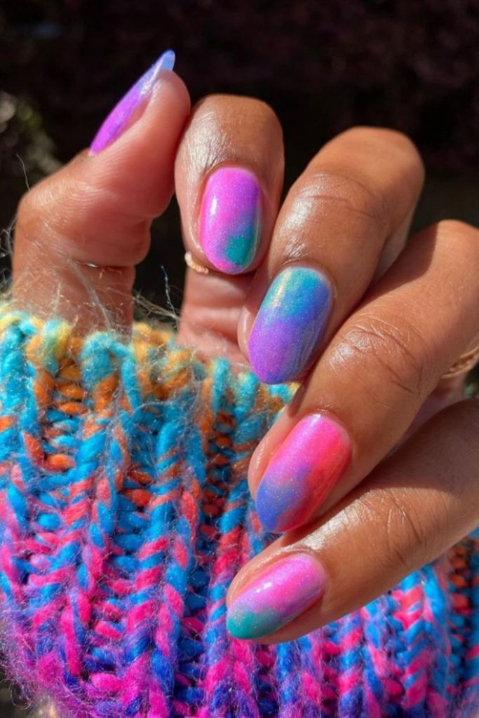 Awesome pastel nails with short almond-shaped nails to spice up your look!