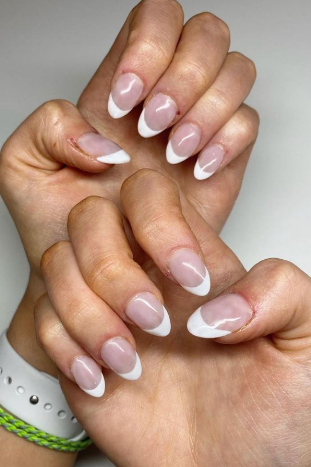 35+ Best trend of white acrylic nails for graduation nails