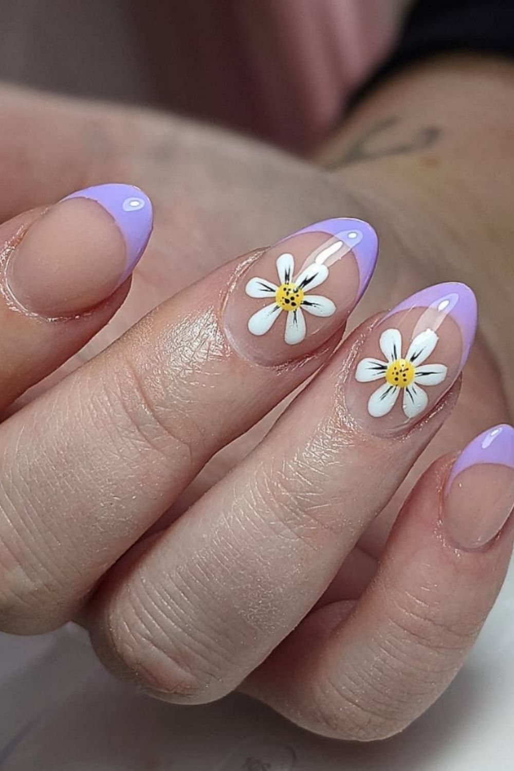 Birthday nails can make you like a queen at your birthday party 