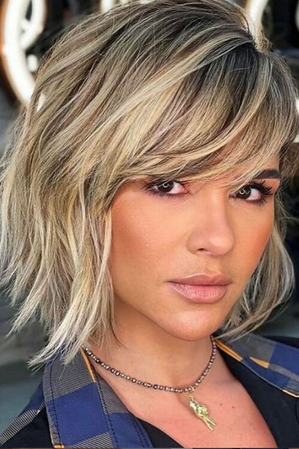 How to style women's messy short haircut and hairstyle 2021?