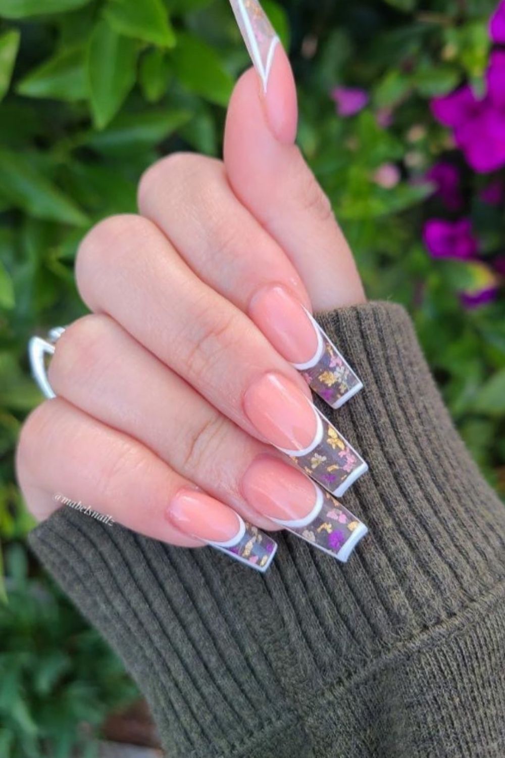 Birthday nails can make you like a queen at your birthday party 