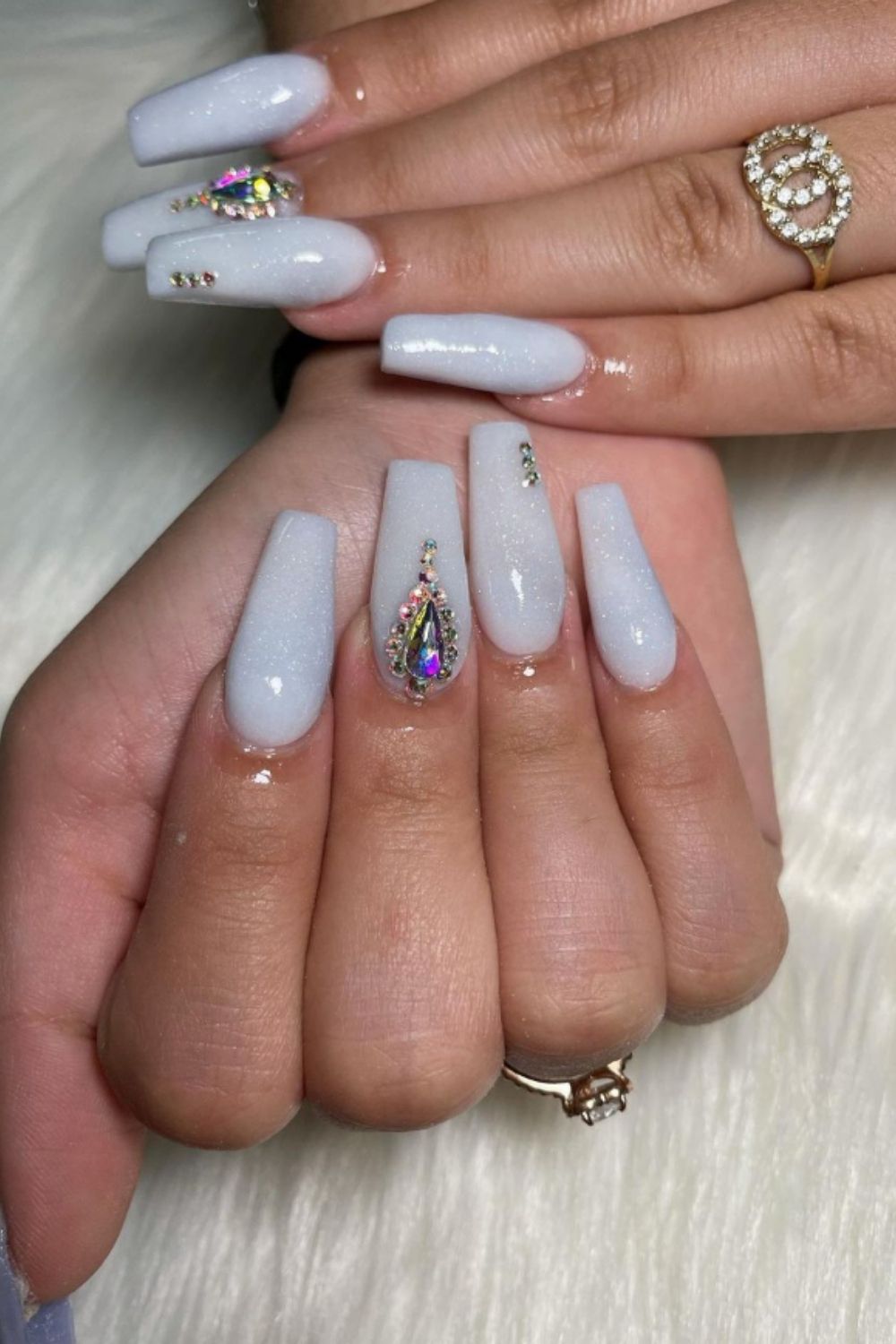 35+ Best trend of white acrylic nails for graduation nails