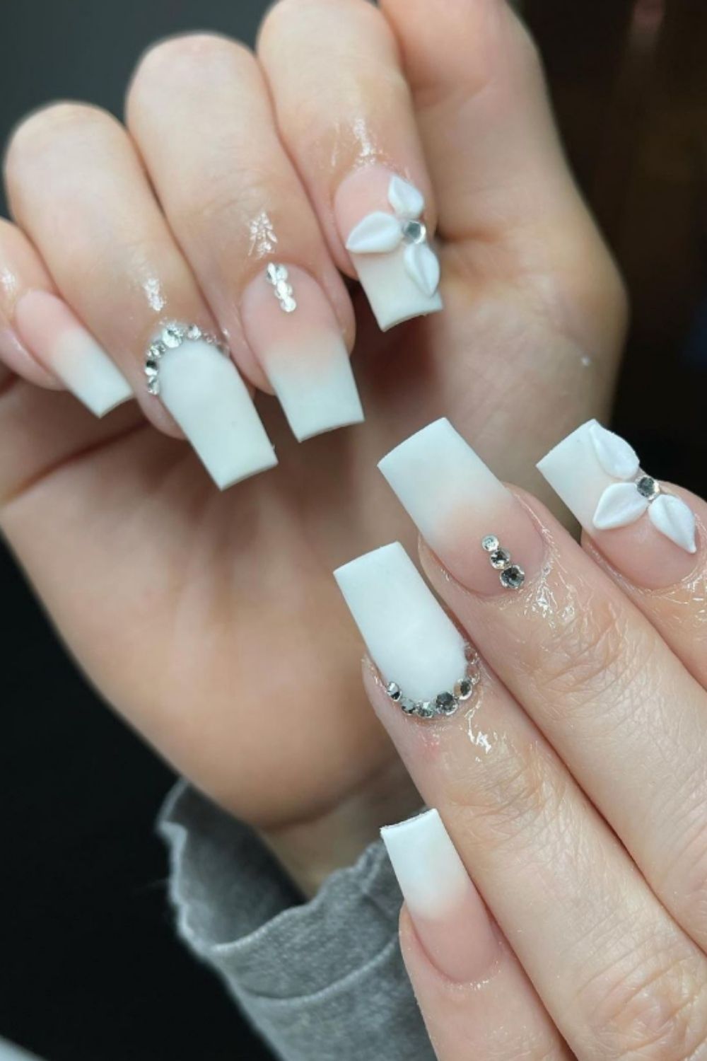 35+ Best trend of white acrylic nails for graduation nails