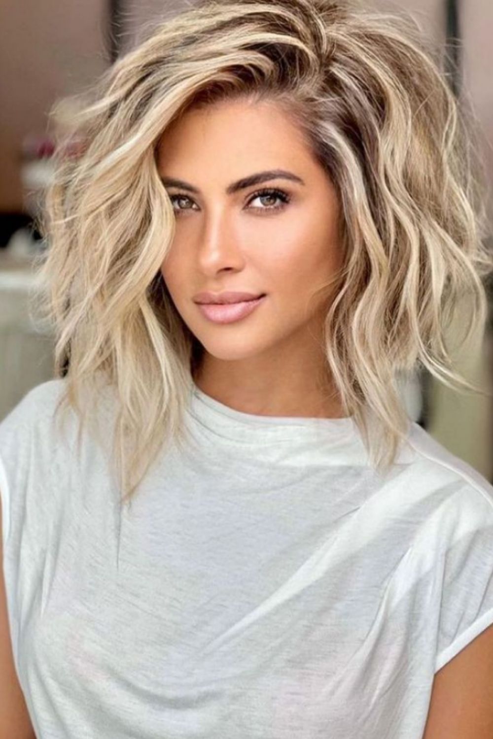 How to style women's messy short haircut and hairstyle 2021?