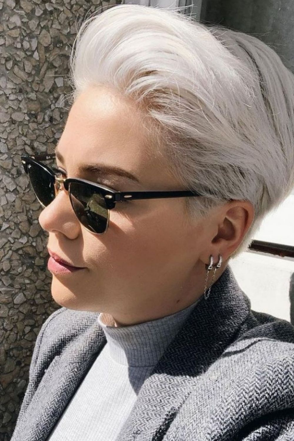 How to style women's messy short haircut and hairstyle 2021?