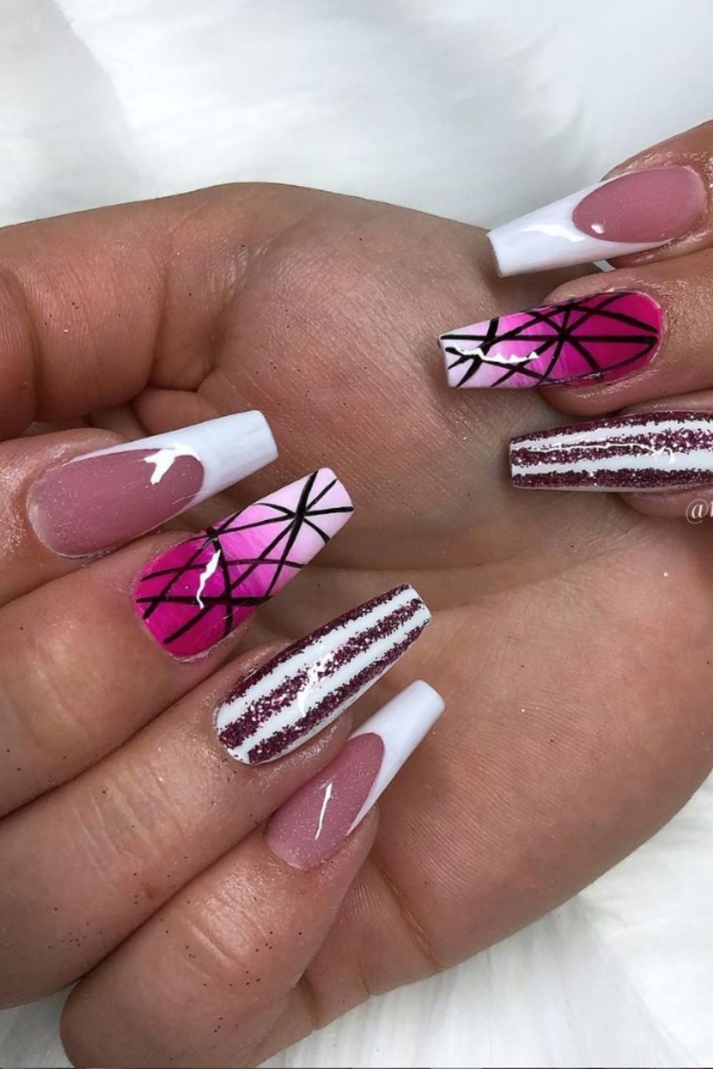 35+ Best trend of white acrylic nails for graduation nails