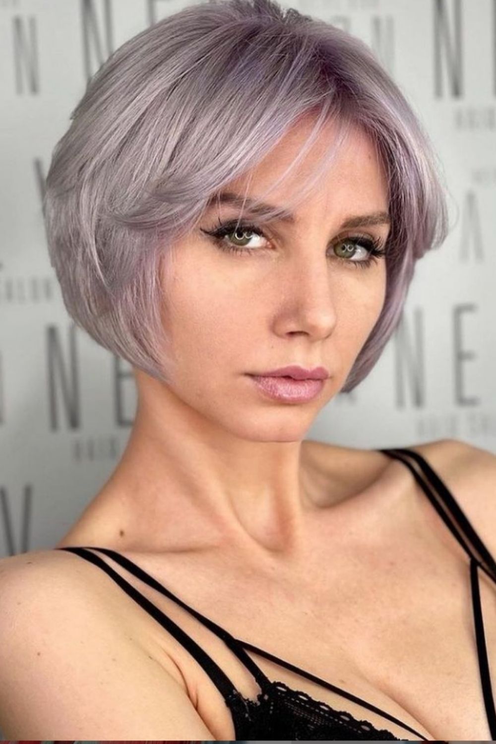 How to style women's messy short haircut and hairstyle 2021?