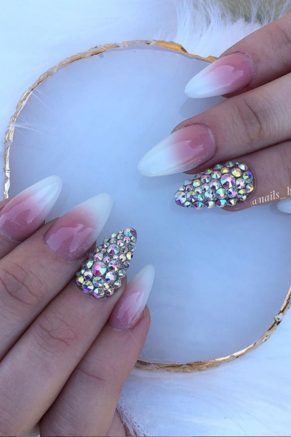 35+ Best trend of white acrylic nails for graduation nails