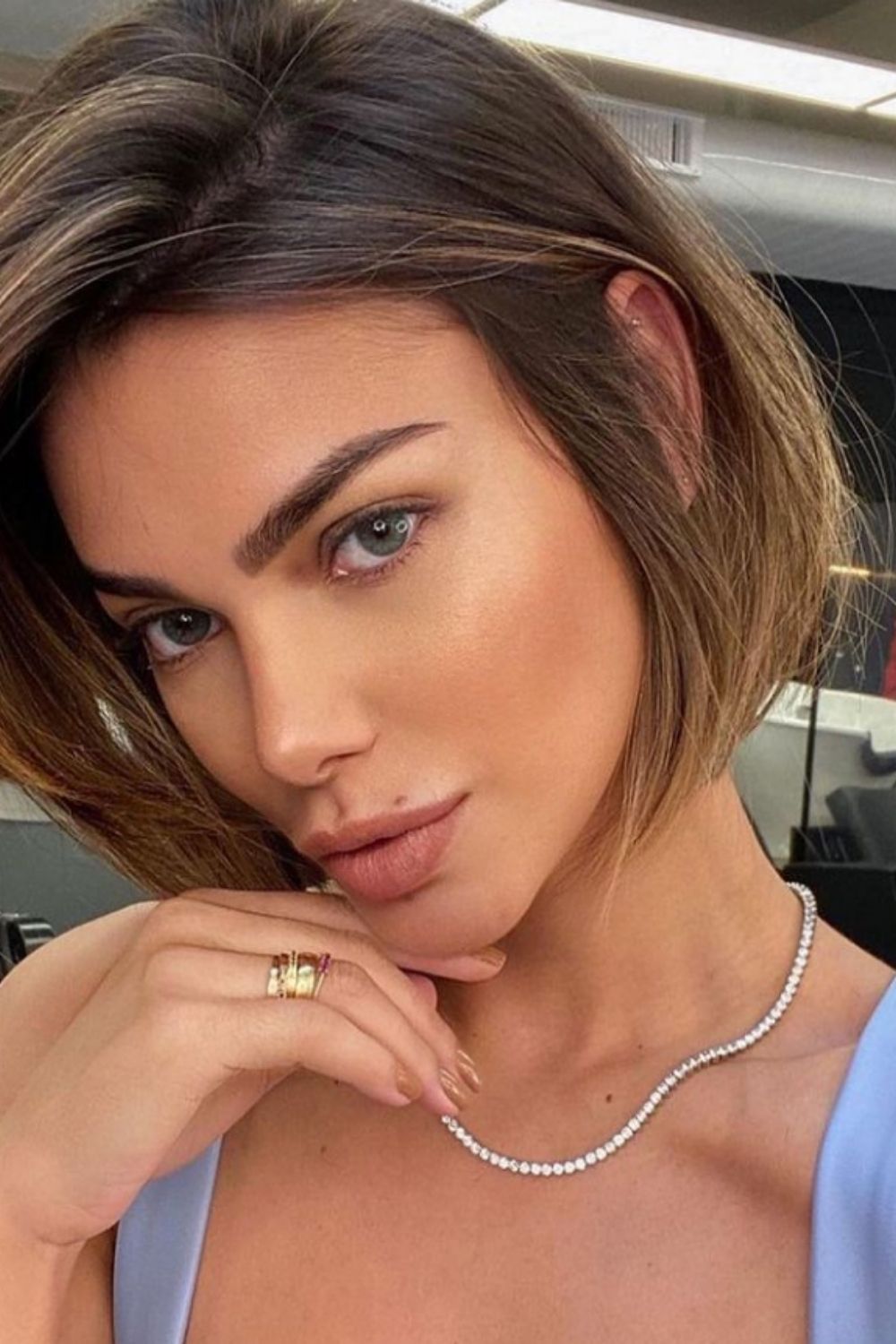 How to style women's messy short haircut and hairstyle 2021?