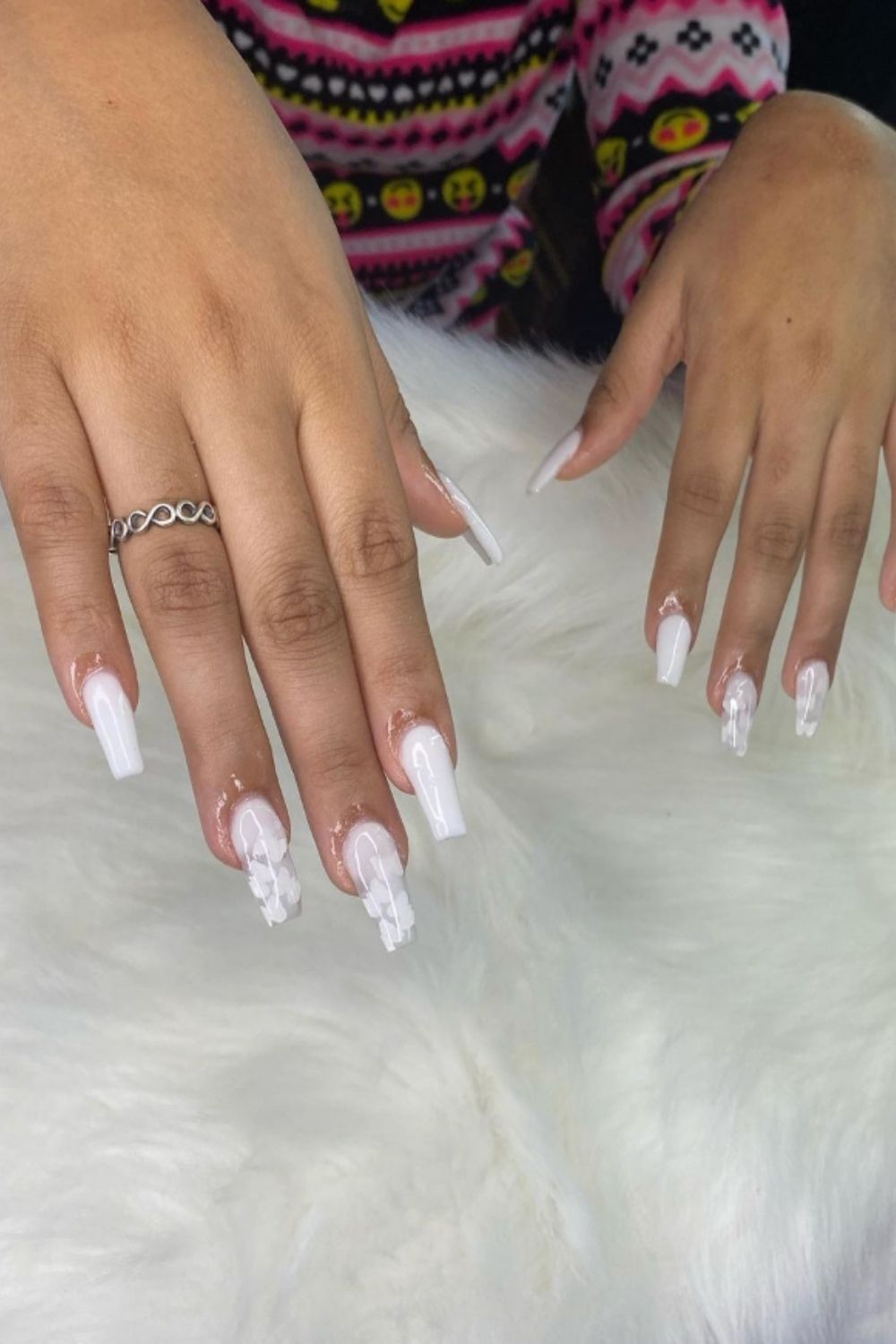 35+ Best trend of white acrylic nails for graduation nails