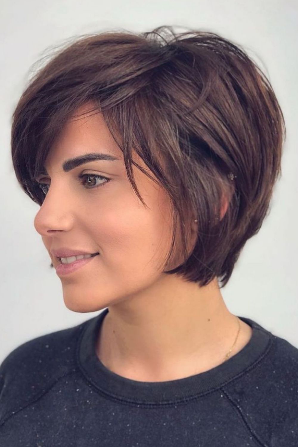 How to style women's messy short haircut and hairstyle 2021?