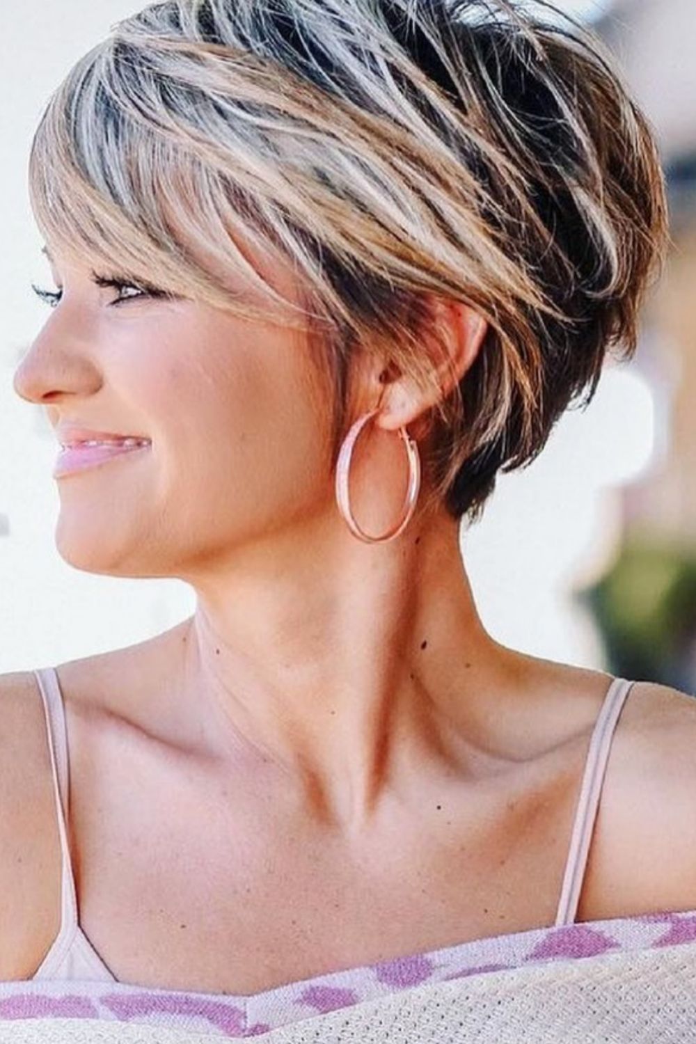 How to style women's messy short haircut and hairstyle 2021?