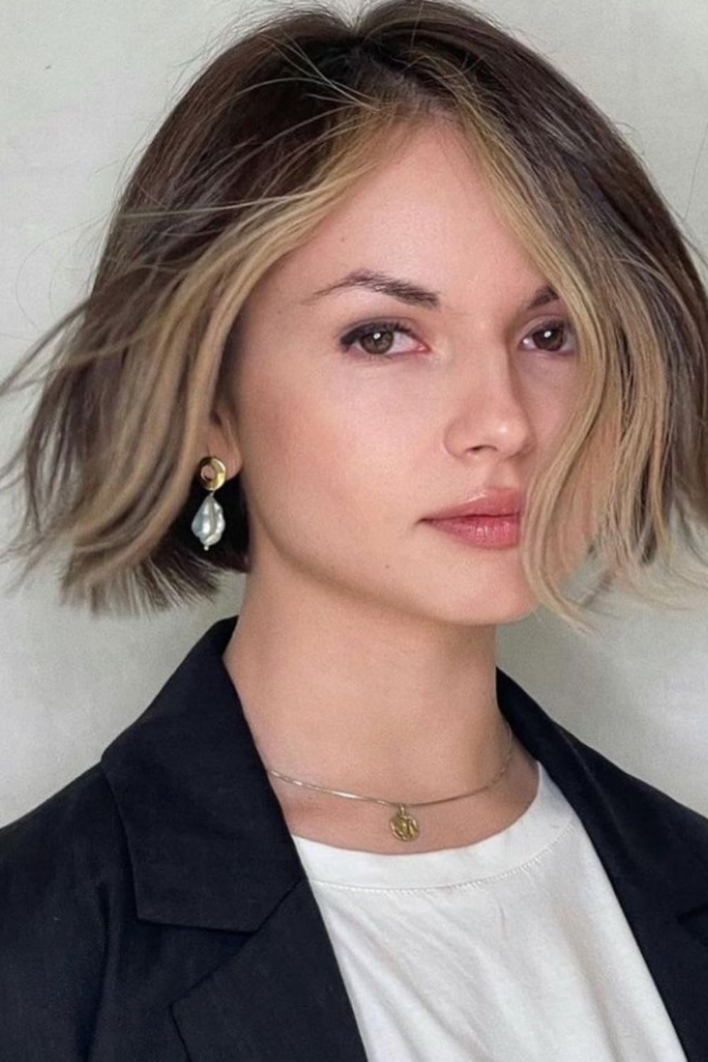 How to style women's messy short haircut and hairstyle 2021?