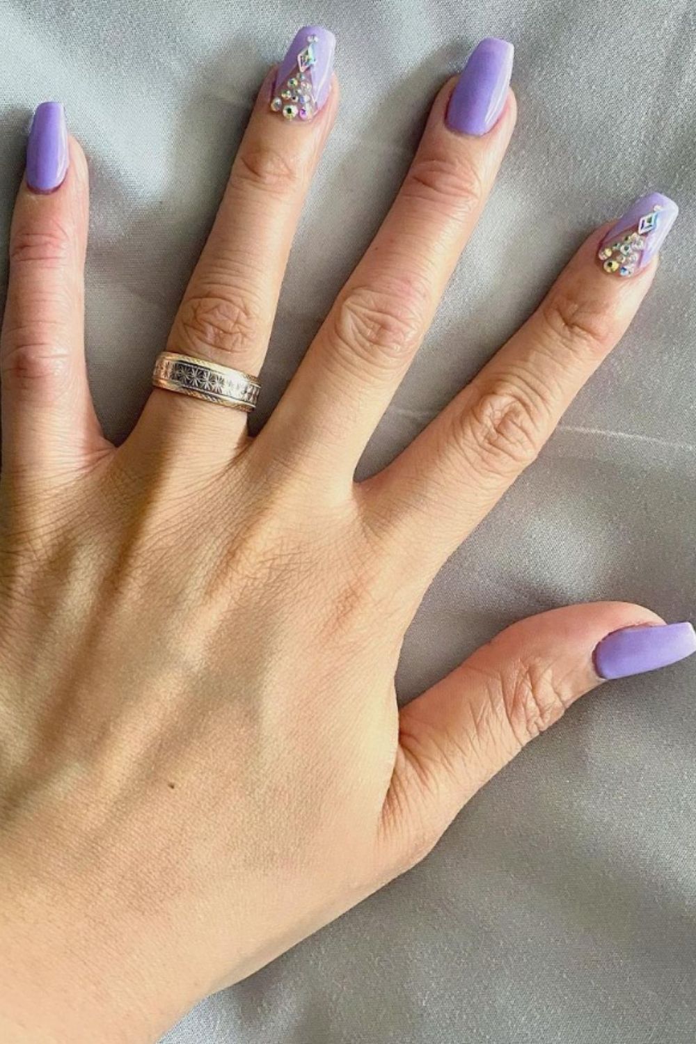  Purple nails for summer nail colors become a hit in the summer holiday.