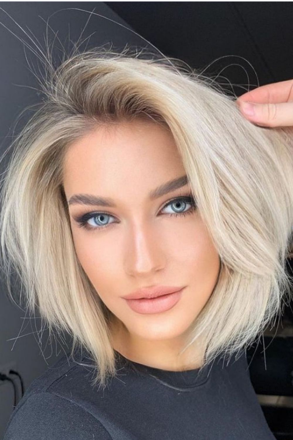 How to style women's messy short haircut and hairstyle 2021?