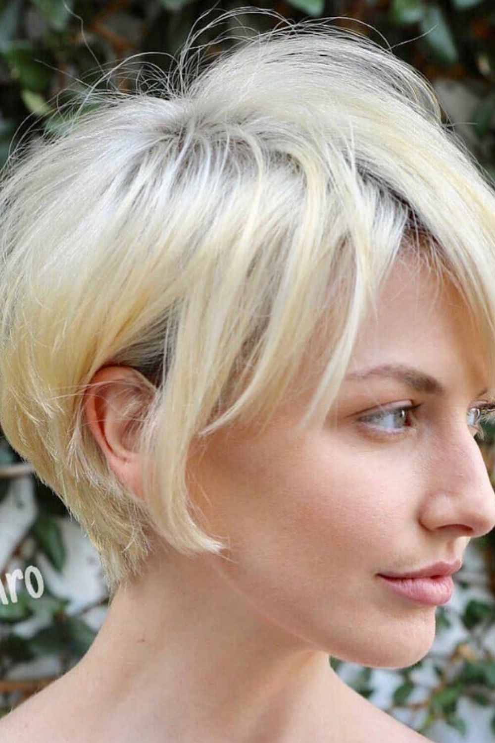 How to style women's messy short haircut and hairstyle 2021?