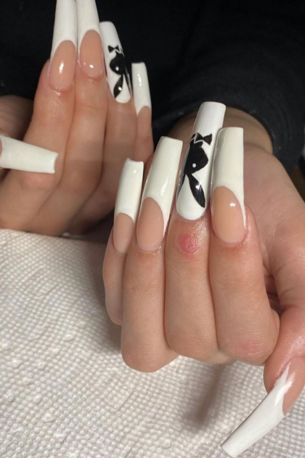 35+ Best trend of white acrylic nails for graduation nails