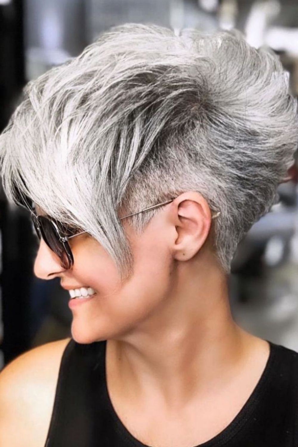 How to style women's messy short haircut and hairstyle 2021?