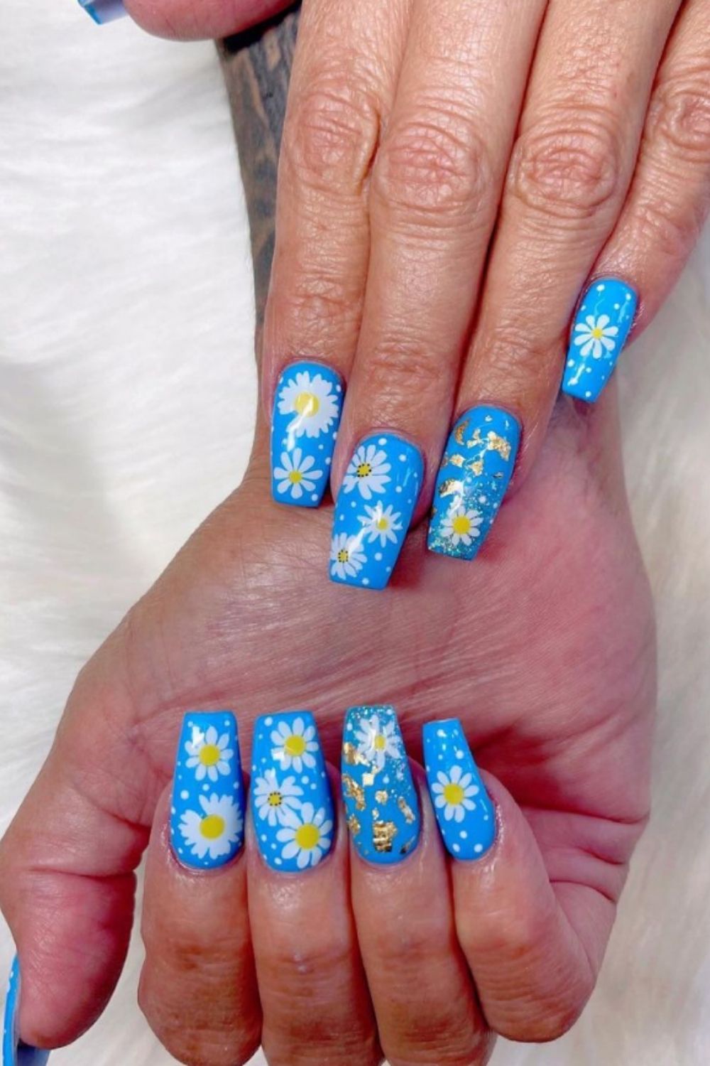 Birthday nails can make you like a queen at your birthday party 