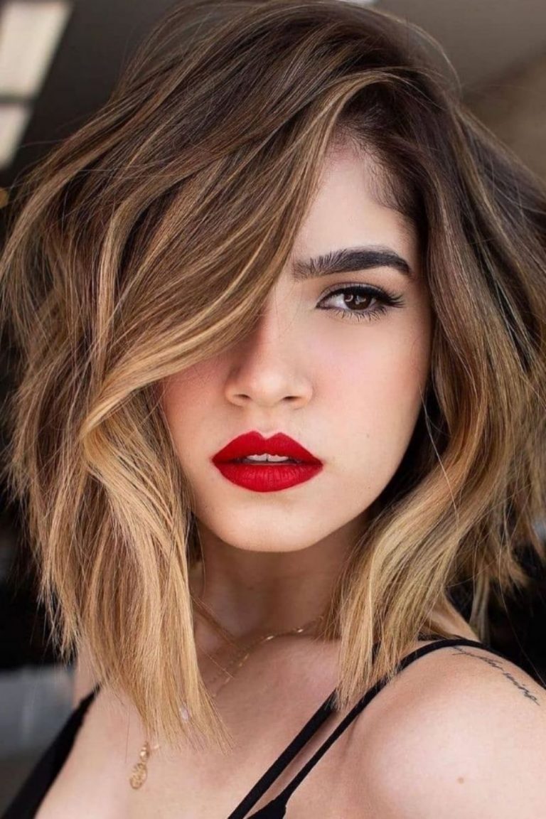 How to style women's messy short haircut and hairstyle 2021?