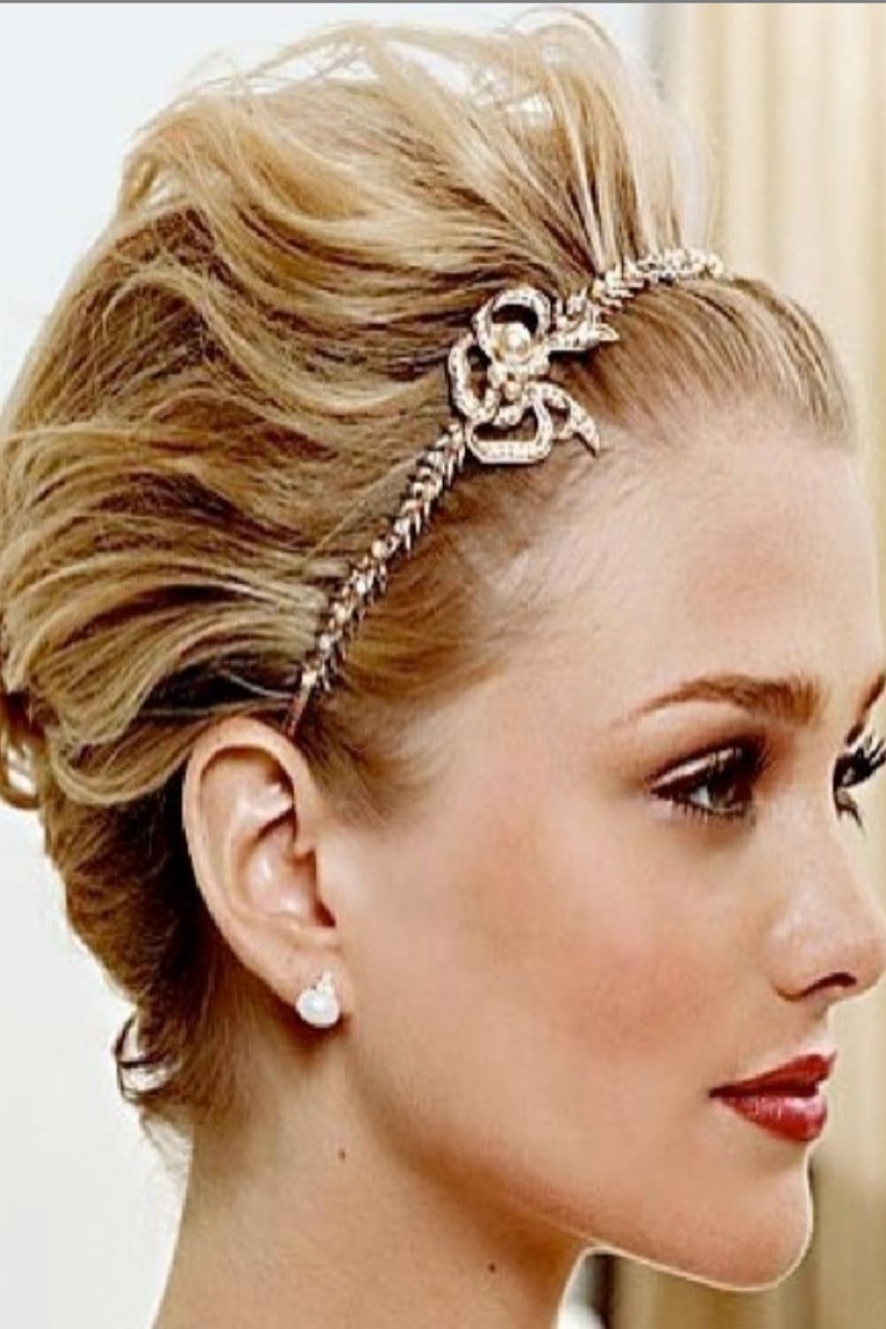 How to styles the wedding hairstyles for short hair