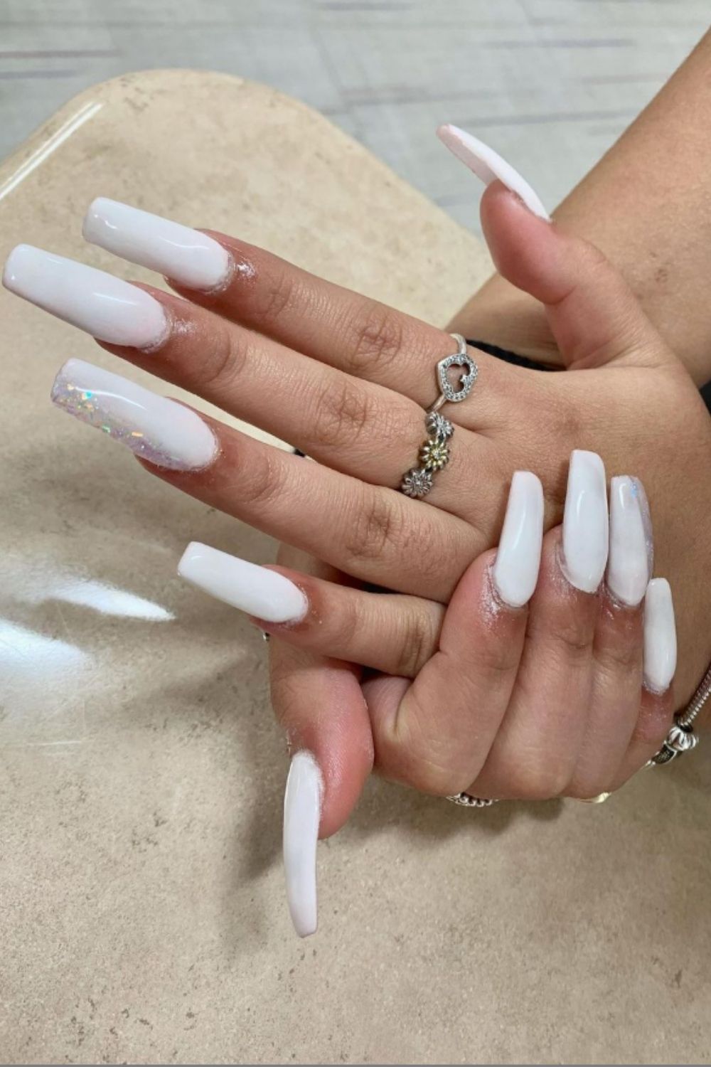 35+ Best trend of white acrylic nails for graduation nails