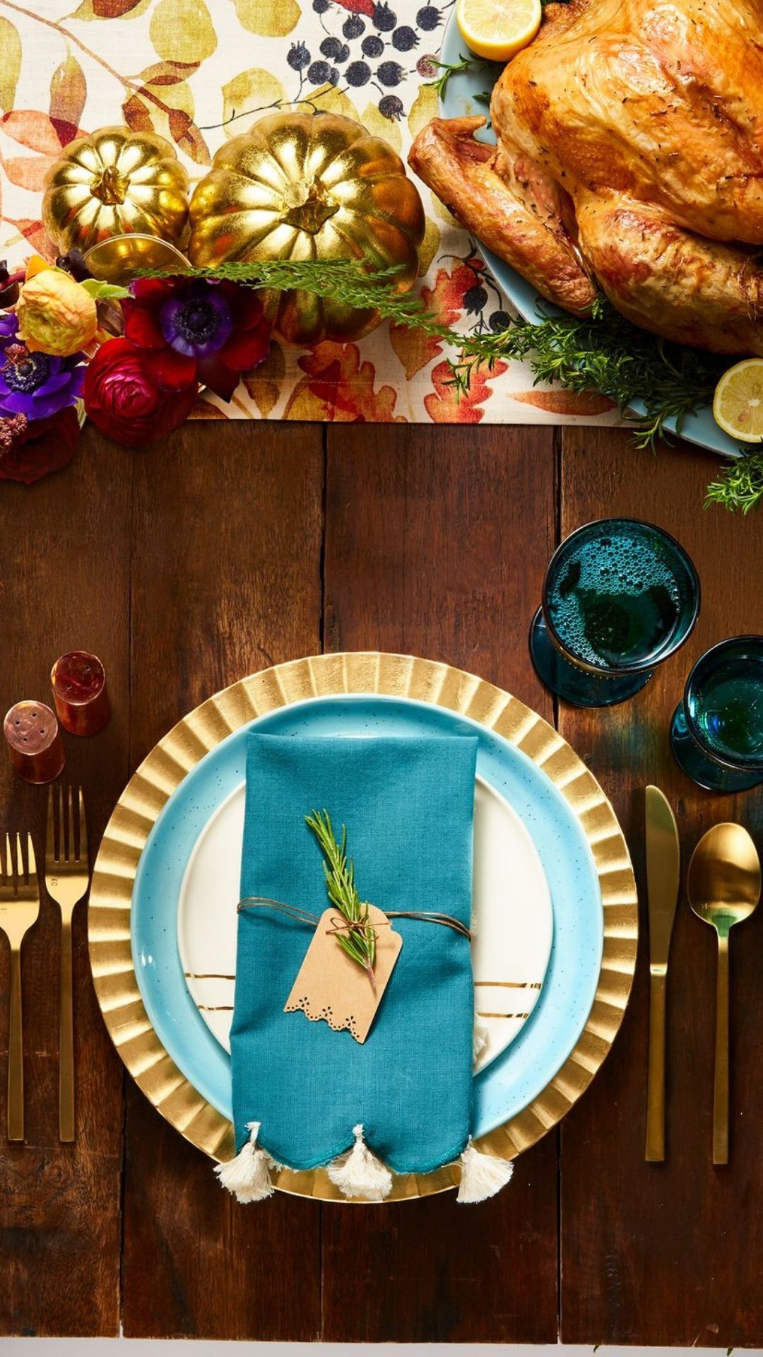 Creative Thanksgiving table setting and tablescape ideas 2021