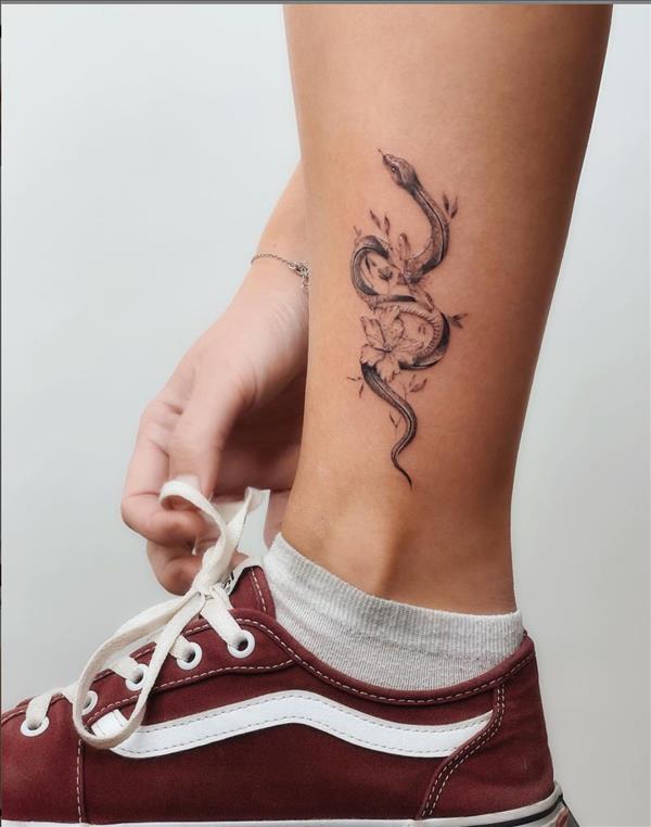 52 Best foot tattoos for women 2021 with significant meanings