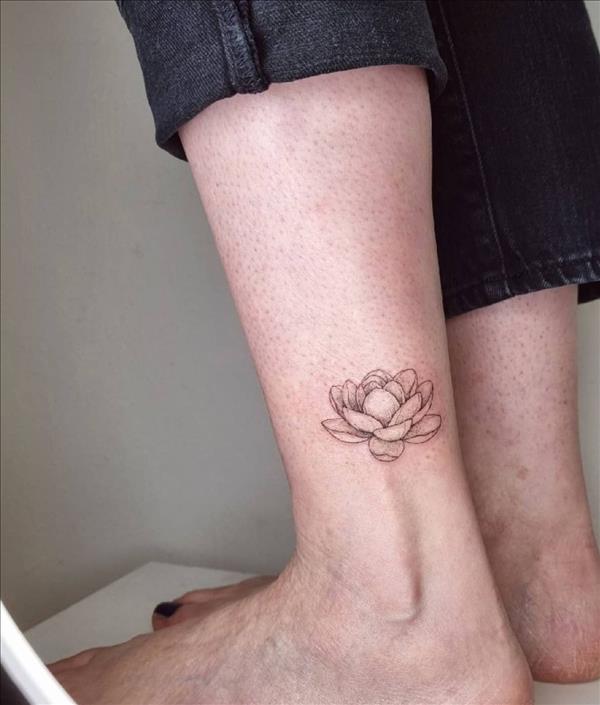 52 Best foot tattoos for women 2021 with significant meanings