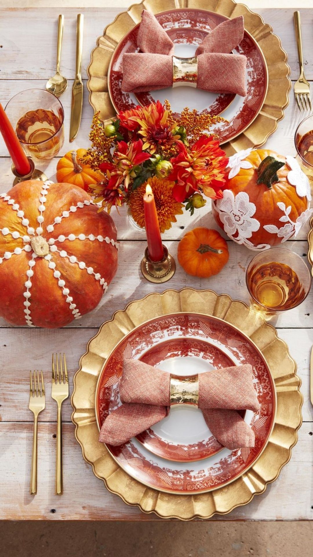 Creative Thanksgiving table setting and tablescape ideas 2021