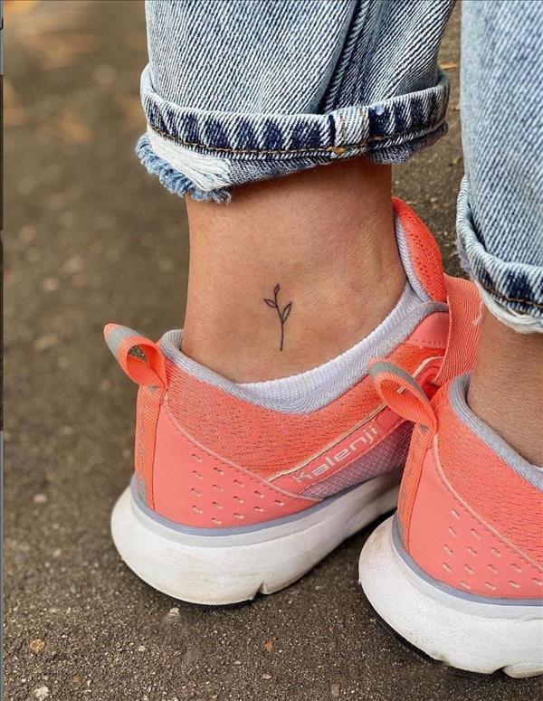 52 Best foot tattoos for women 2021 with significant meanings