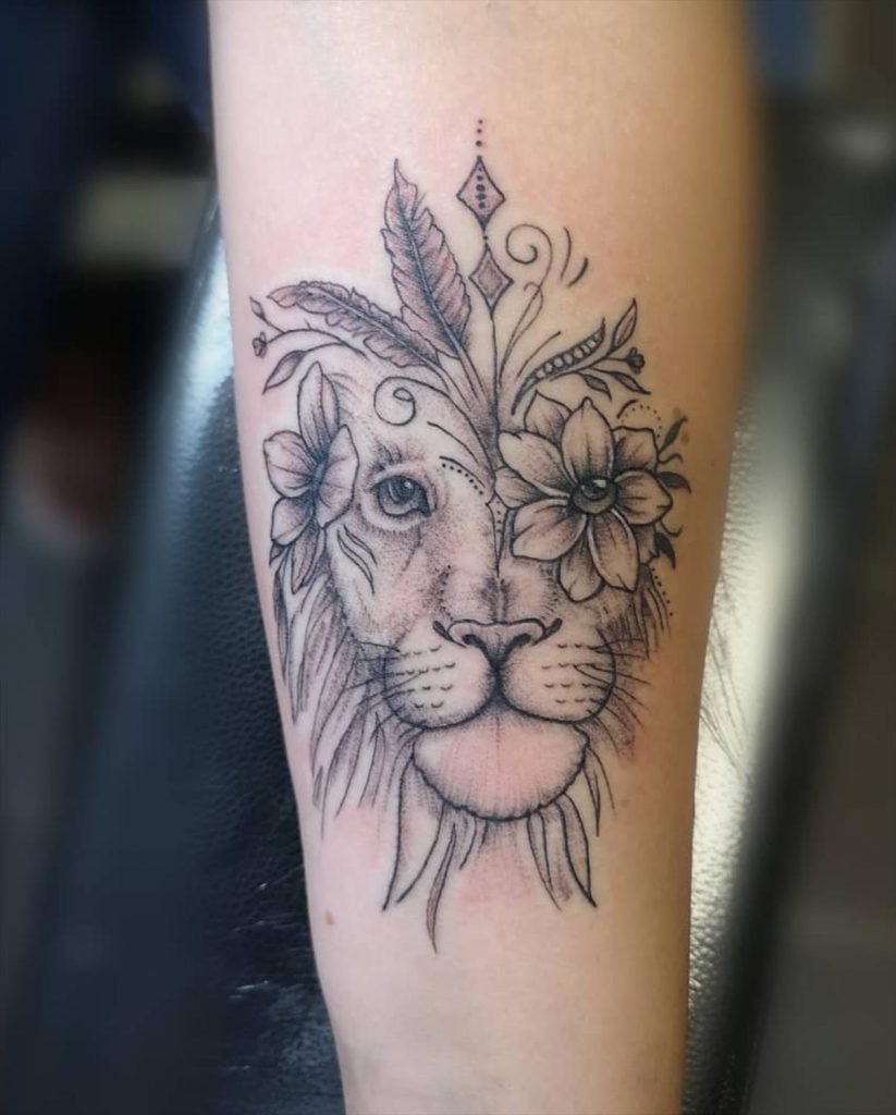 27 Powerful lion tattoo for women with meanings and inspiration