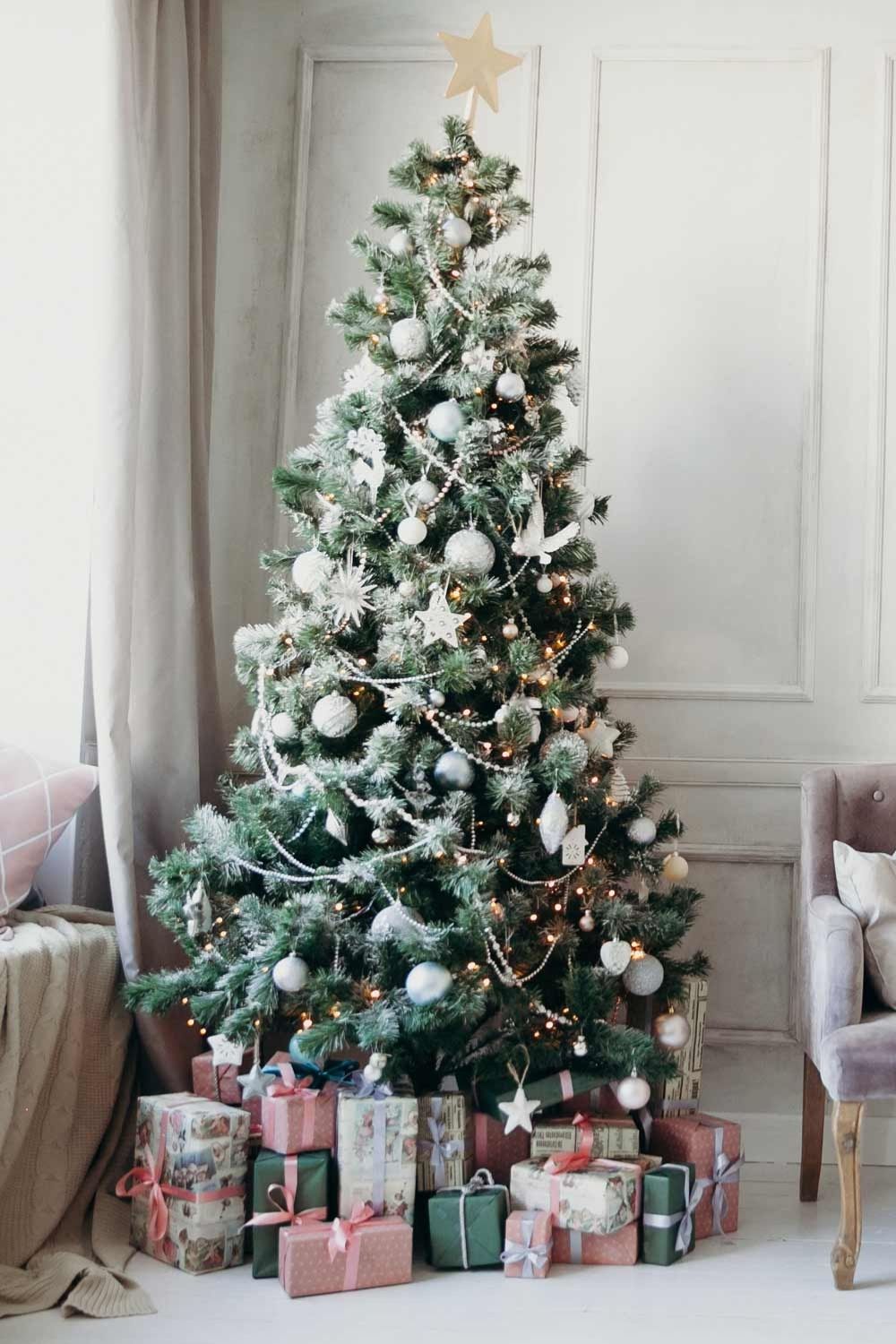 35 Awesome Christmas Tree Decoration Ideas 2021