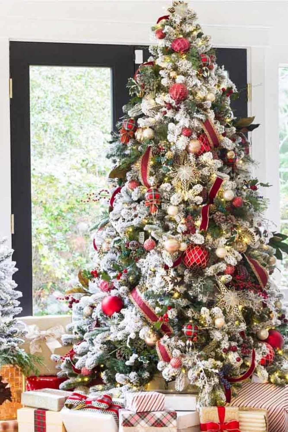 35 Awesome Christmas Tree Decoration Ideas 2021