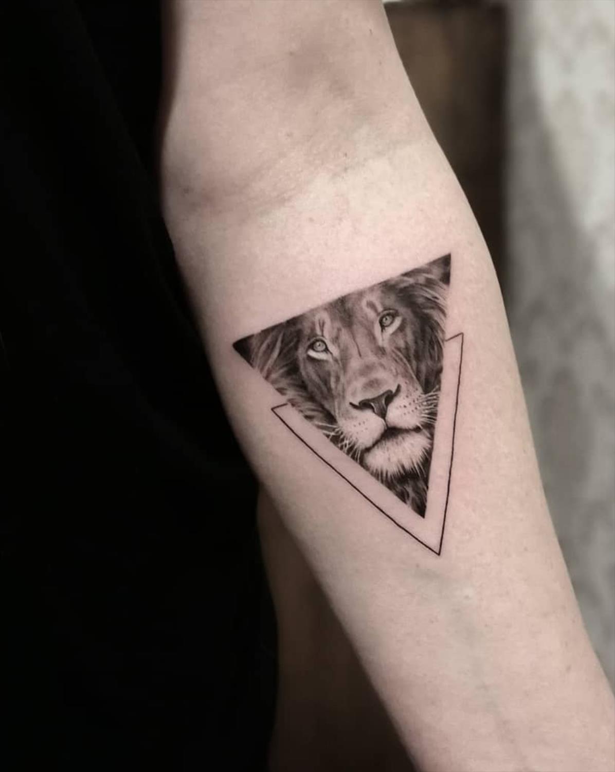27 Powerful lion tattoo for women with meanings and inspiration
