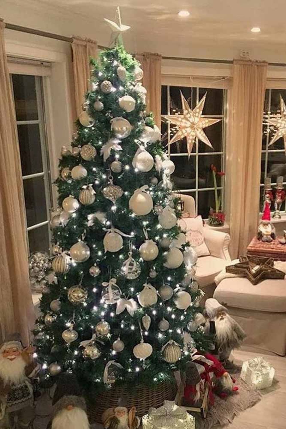 35 Awesome Christmas Tree Decoration Ideas 2021