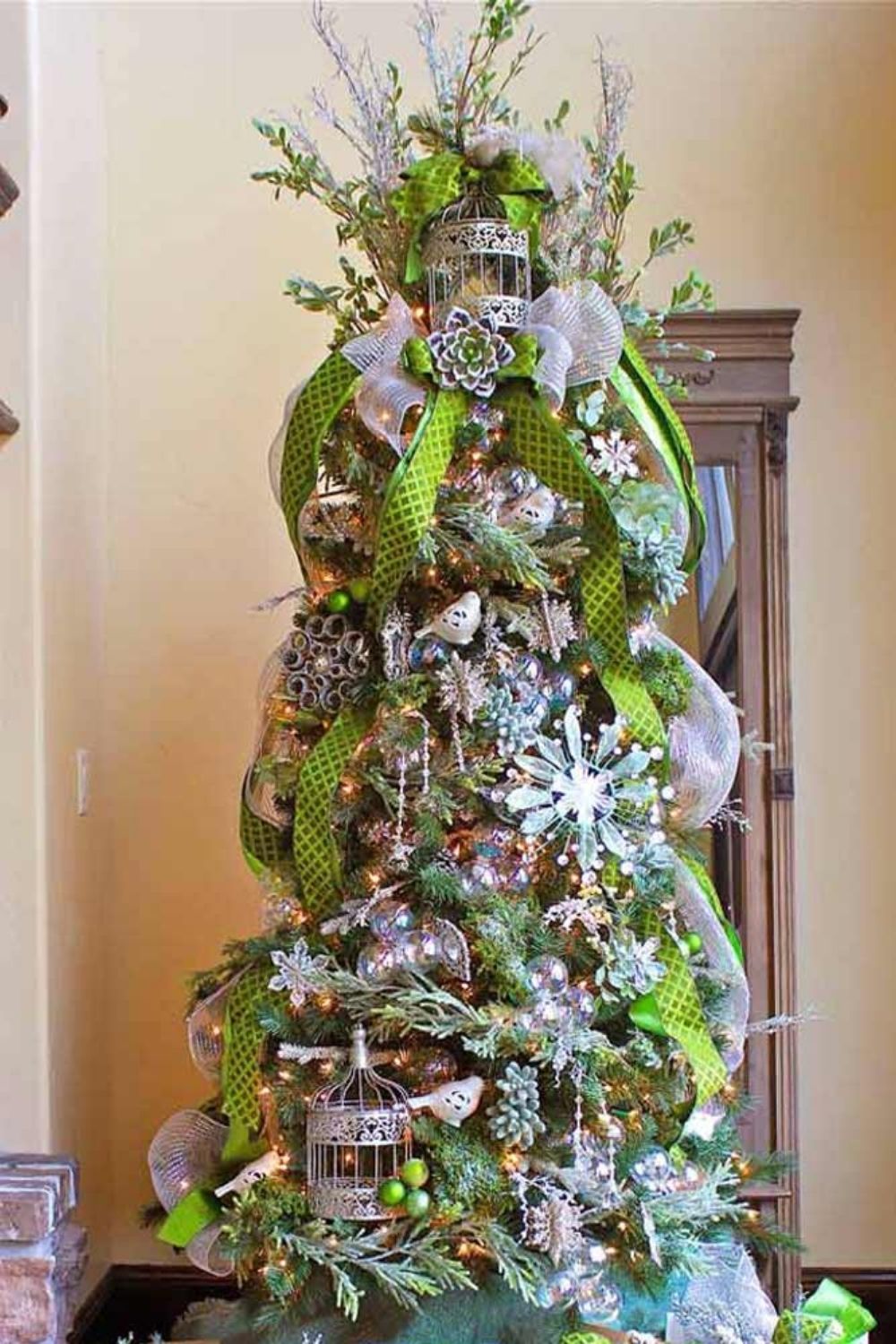 35 Awesome Christmas Tree Decoration Ideas 2021