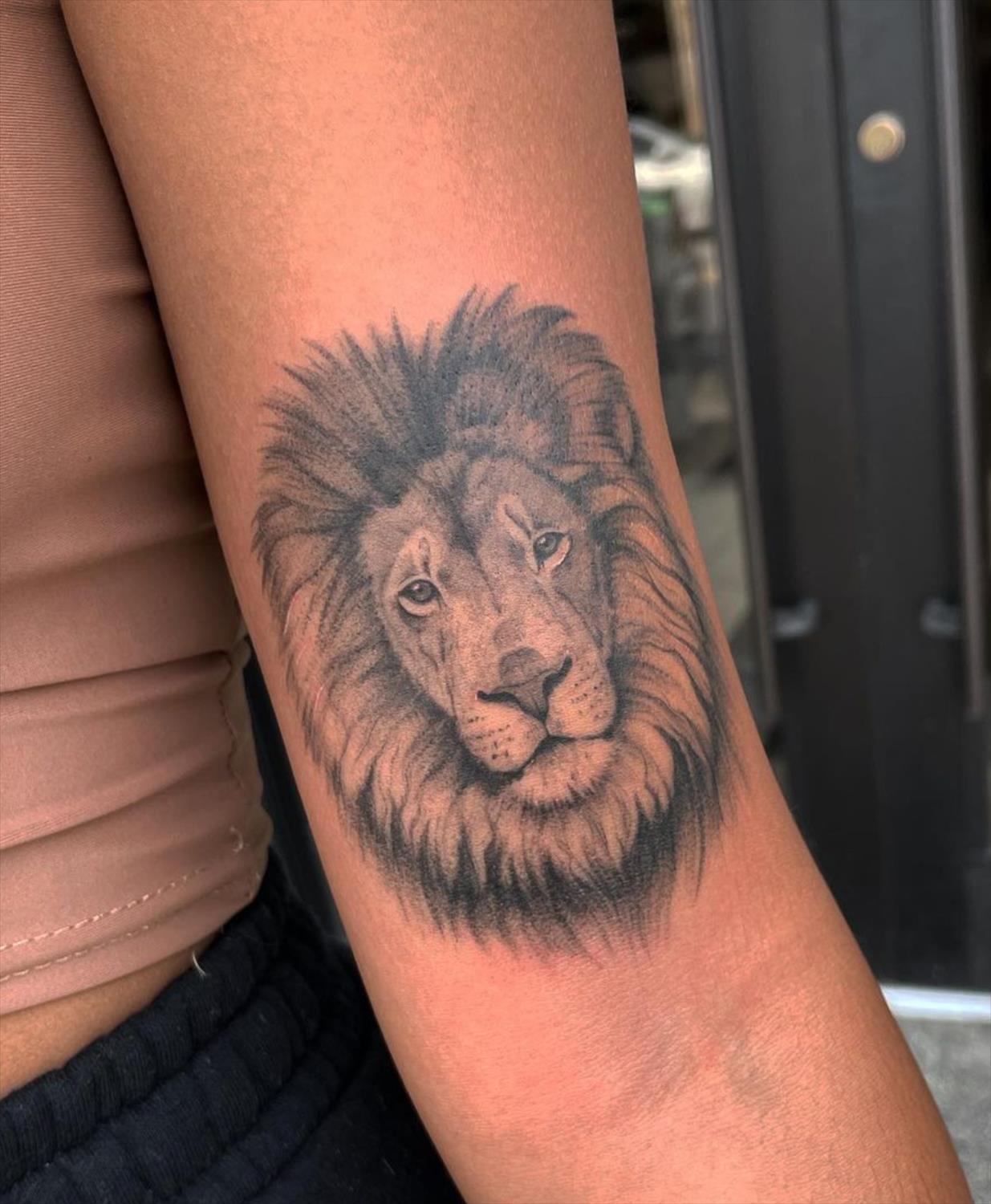 27 Powerful lion tattoo for women with meanings and inspiration