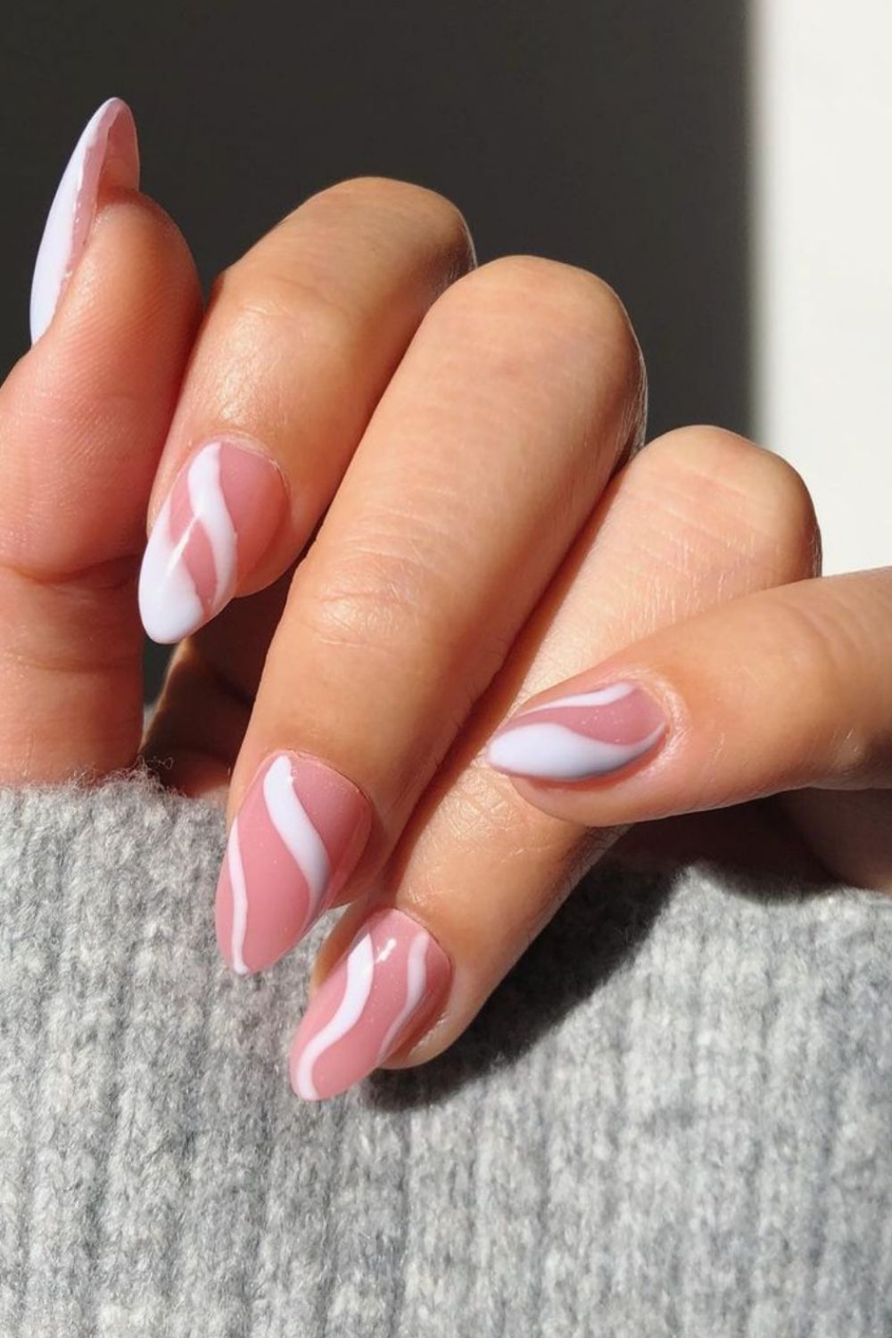 40+ Abstract Nail Art & Swirl Nails To Inspire Your Next Fall Manicure