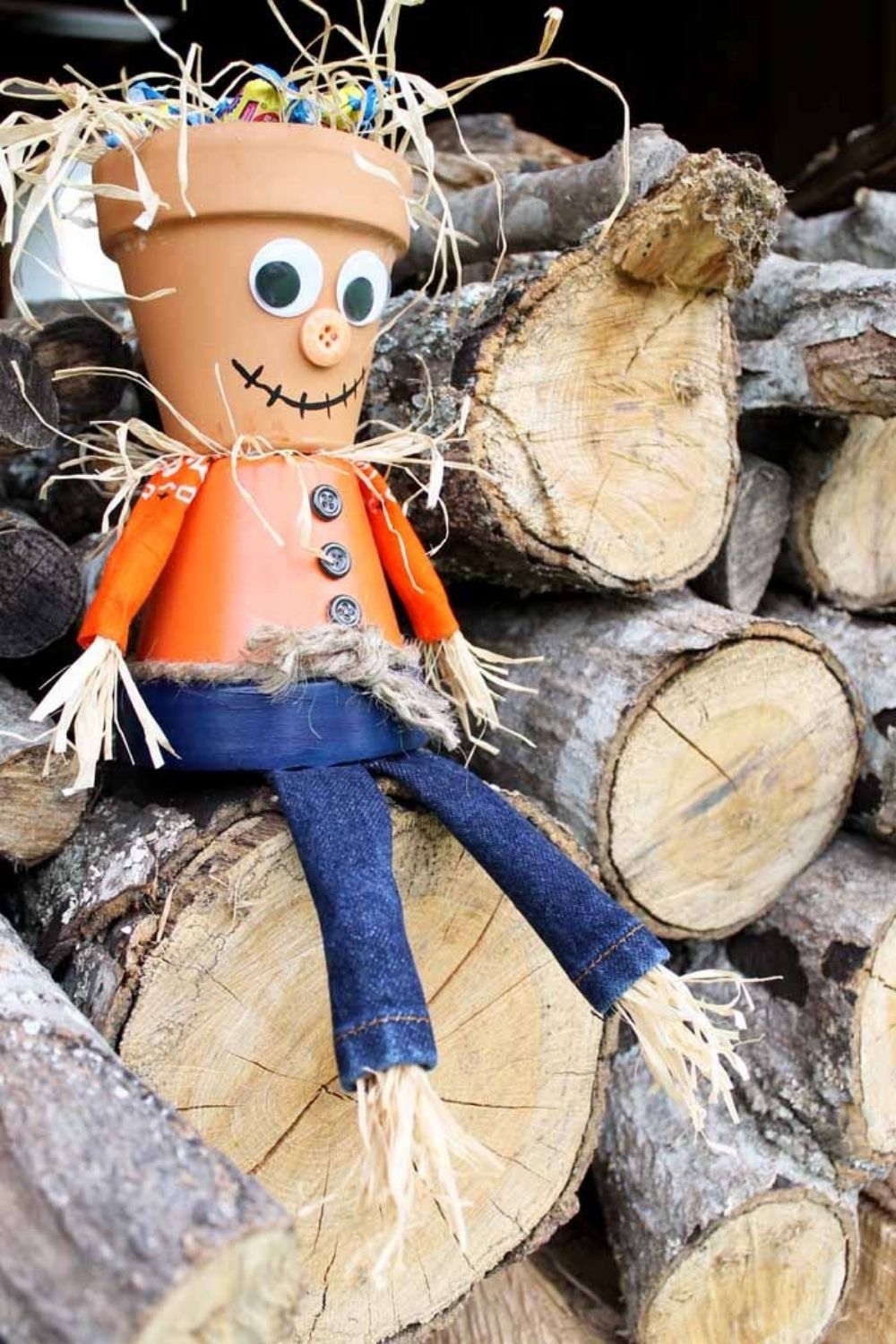 How to DIY scarecrow ideas for Fall yard 2021? 